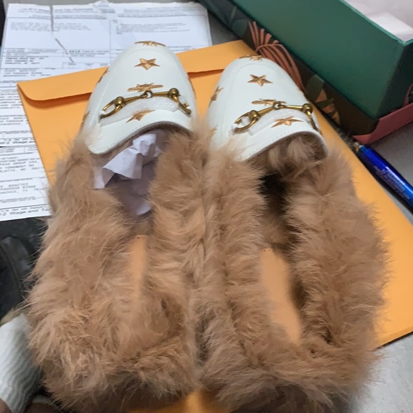 Woman’s shoes - Picture 2 of 3